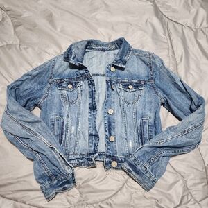 American Eagle short jean jacket. GUC. Women's medium.